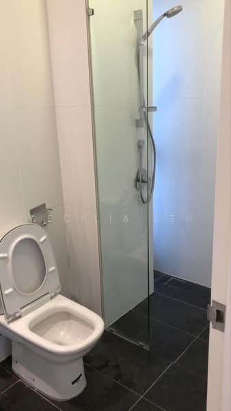 Kediaman Servis untuk Dijual di Reizz Residence - Cecilia Beh - Bathroom - PropertyGuru.com.my