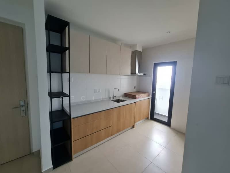 Kediaman Servis untuk Dijual di Reizz Residence - Cecilia Beh - Kitchen - PropertyGuru.com.my