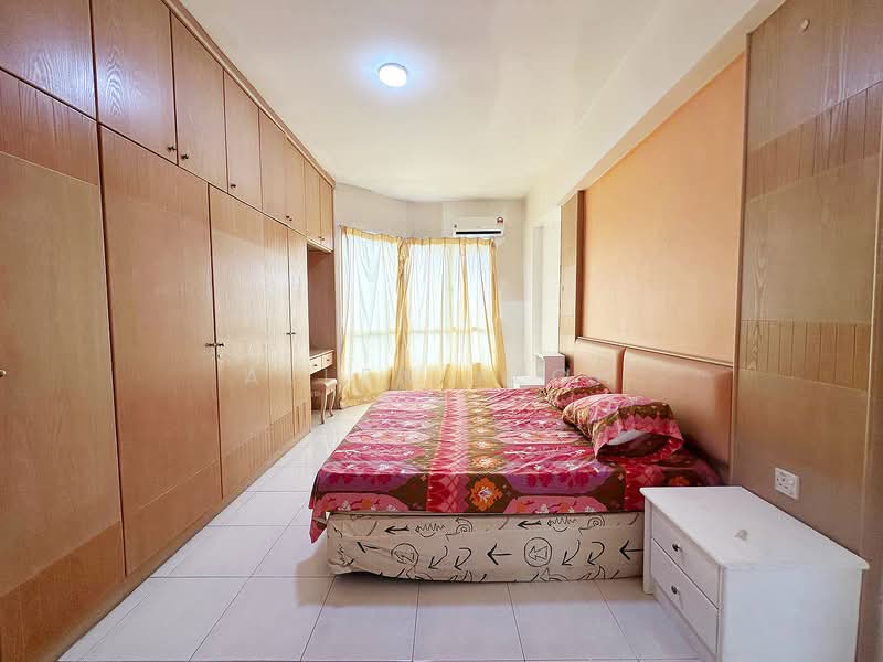 Kondominium untuk Dijual di Gold Coast Resort Condominium - Allen Yeoh - Bedroom - PropertyGuru.com.my