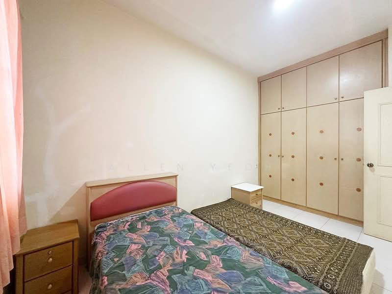 Kondominium untuk Dijual di Gold Coast Resort Condominium - Allen Yeoh - Bedroom - PropertyGuru.com.my