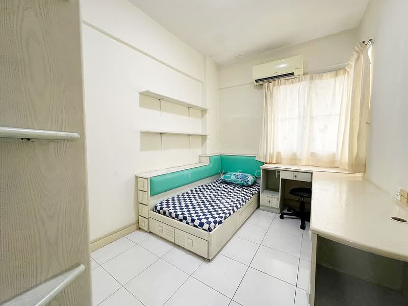 Kondominium untuk Dijual di Gold Coast Resort Condominium - Allen Yeoh - Bedroom - PropertyGuru.com.my