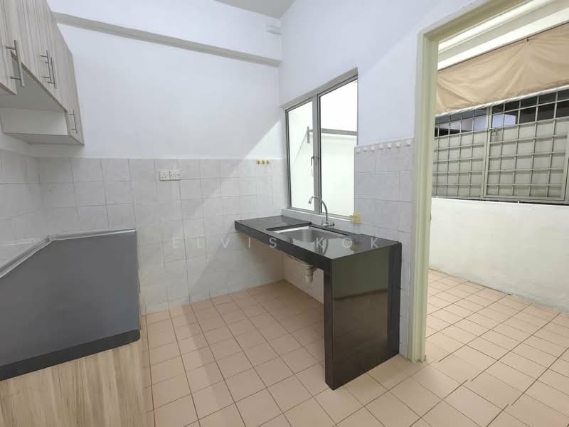 Apartment for Sale at Mas Kipark Damansara - Elvis Kok - Kitchen - PropertyGuru.com.my