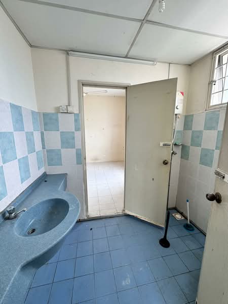 Kondominium untuk Dijual di Platinum Hill PV 5 - Kin L - Bathroom - PropertyGuru.com.my
