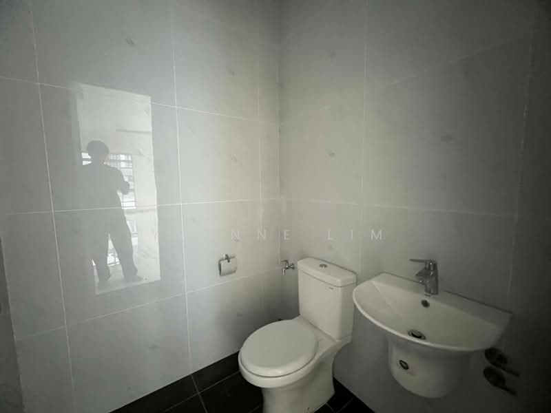 Semi-Detached House for Sale in Taman Ekoflora (Johor Bahru) - Yvonne Lim - Bathroom - PropertyGuru.com.my