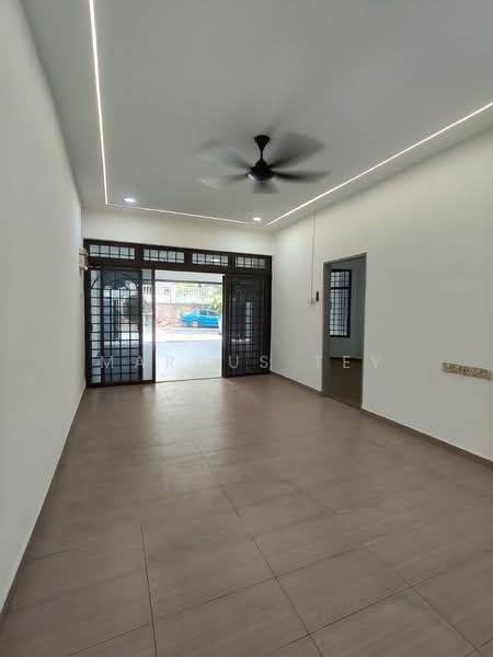 Rumah Teres 1-Tingkat untuk Dijual di Taman Dato Penggawa Barat (Tampoi) - Marcus Tey - Living Room - PropertyGuru.com.my
