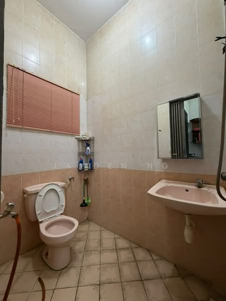 2-storey Terraced House for Sale in Taman Desa Cemerlang (Ulu Tiram) - Jayden Ng - Bathroom - PropertyGuru.com.my