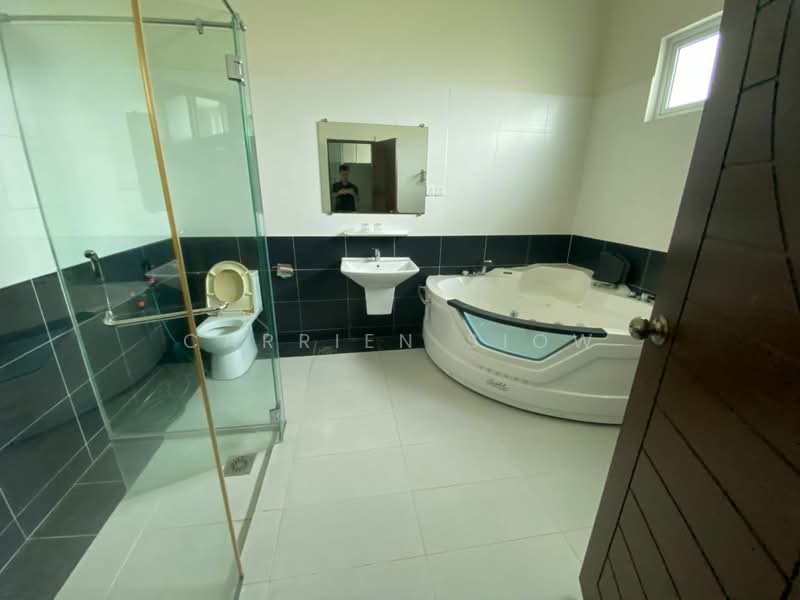 Rumah Banglo untuk Dijual di Leisure Farm (Gelang Patah) - Carrien Siow - Bathroom - PropertyGuru.com.my