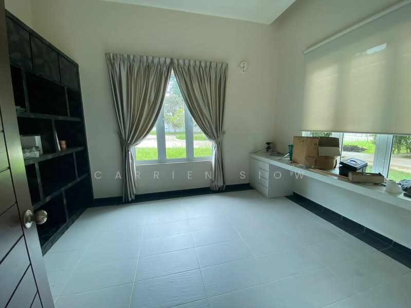 Rumah Banglo untuk Dijual di Leisure Farm (Gelang Patah) - Carrien Siow - Study - PropertyGuru.com.my