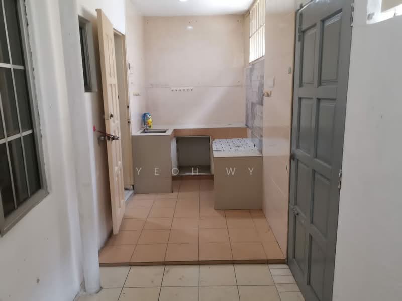 2-storey Terraced House for Sale in Taman Sri Muda (Shah Alam) - Yeoh WY - Kitchen - PropertyGuru.com.my