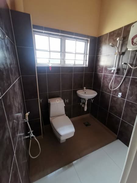 2-storey Terraced House for Sale in Taman Sri Muda (Shah Alam) - Yeoh WY - Bathroom - PropertyGuru.com.my