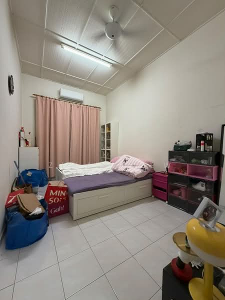 2-storey Terraced House for Sale in Taman Desa Cemerlang (Ulu Tiram) - Ziyan Liew - Bedroom - PropertyGuru.com.my