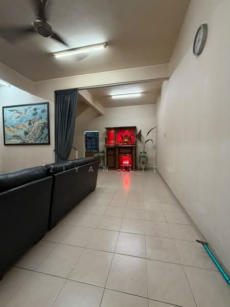 2-storey Terraced House for Sale in Taman Desa Cemerlang (Ulu Tiram) - Ziyan Liew - Living Room - PropertyGuru.com.my