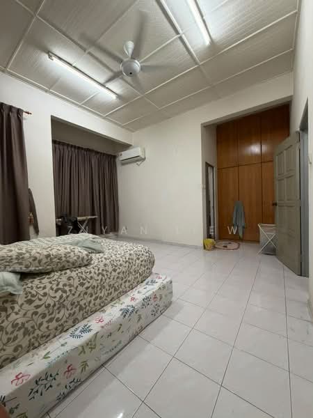 2-storey Terraced House for Sale in Taman Desa Cemerlang (Ulu Tiram) - Ziyan Liew - Bedroom - PropertyGuru.com.my