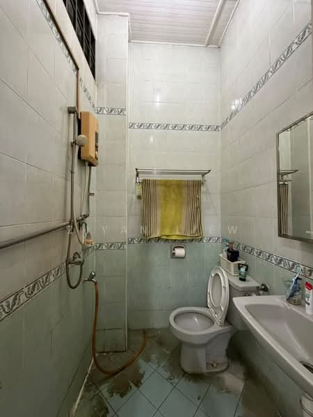 2-storey Terraced House for Sale in Taman Desa Cemerlang (Ulu Tiram) - Ziyan Liew - Bathroom - PropertyGuru.com.my