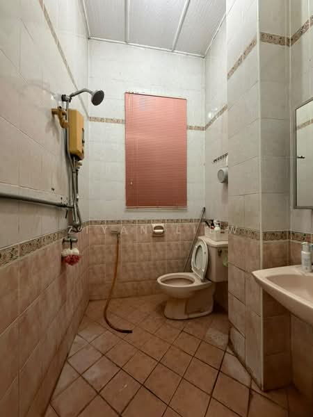 2-storey Terraced House for Sale in Taman Desa Cemerlang (Ulu Tiram) - Ziyan Liew - Bathroom - PropertyGuru.com.my