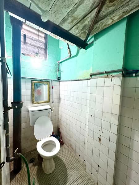 Flat for Sale at Seksyen 1 Wangsa Maju Flat Block C - Gudrotullah Ikhwan - Bathroom - PropertyGuru.com.my