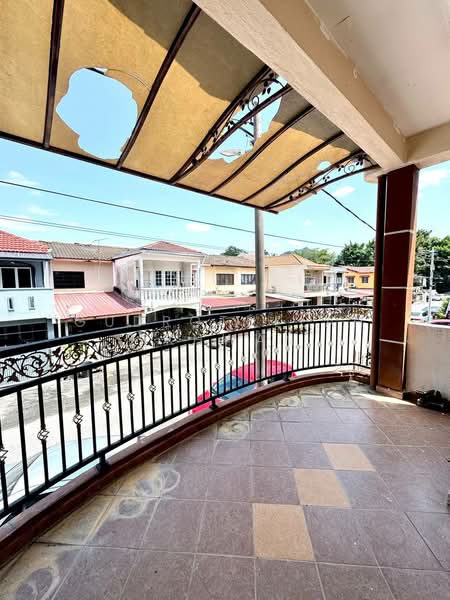 Rumah Teres 2-Tingkat untuk Dijual di Taman Melawati (Ulu Kelang) - Gudrotullah Ikhwan - Balcony - PropertyGuru.com.my