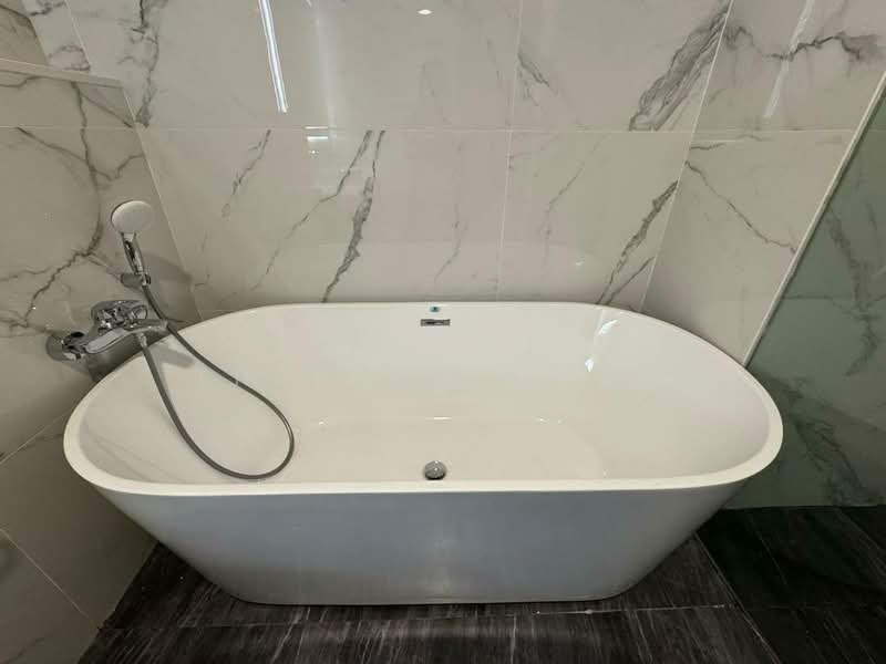 Service Residence for Sale at Core Residence @ TRX - Theresa Chow - Bathroom - PropertyGuru.com.my
