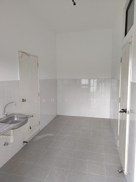 Rumah Berkembar untuk Dijual di Setia Ecohill (Semenyih) - Janie Lee - Kitchen - PropertyGuru.com.my