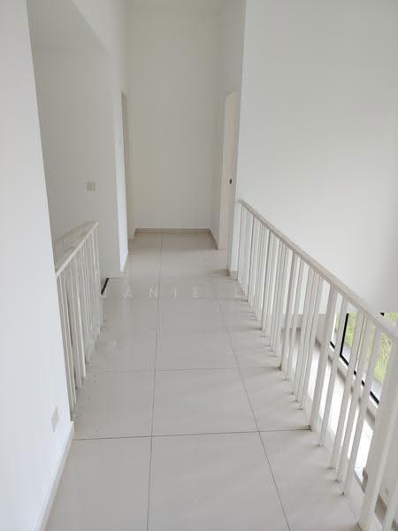 Rumah Berkembar untuk Dijual di Setia Ecohill (Semenyih) - Janie Lee - Corridor - PropertyGuru.com.my