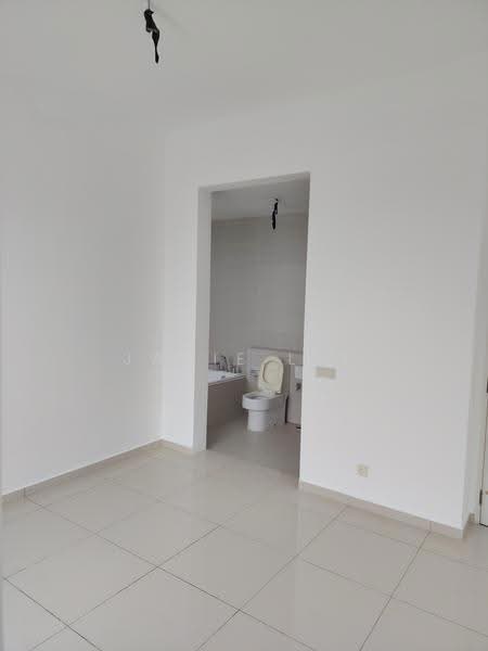 Rumah Berkembar untuk Dijual di Setia Ecohill (Semenyih) - Janie Lee - Master Bathroom - PropertyGuru.com.my