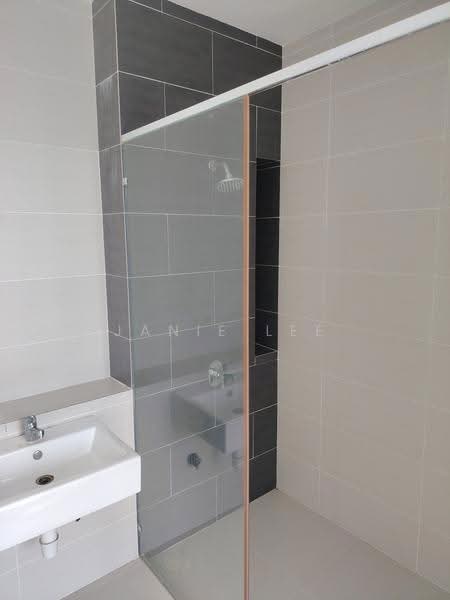 Rumah Berkembar untuk Dijual di Setia Ecohill (Semenyih) - Janie Lee - Master Bathroom - PropertyGuru.com.my