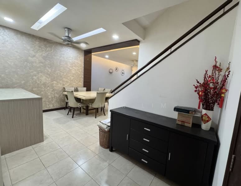 Rumah Bandar untuk Disewa di Sunway Damansara (Kota Damansara) - Esther Lim - Dining Room - PropertyGuru.com.my