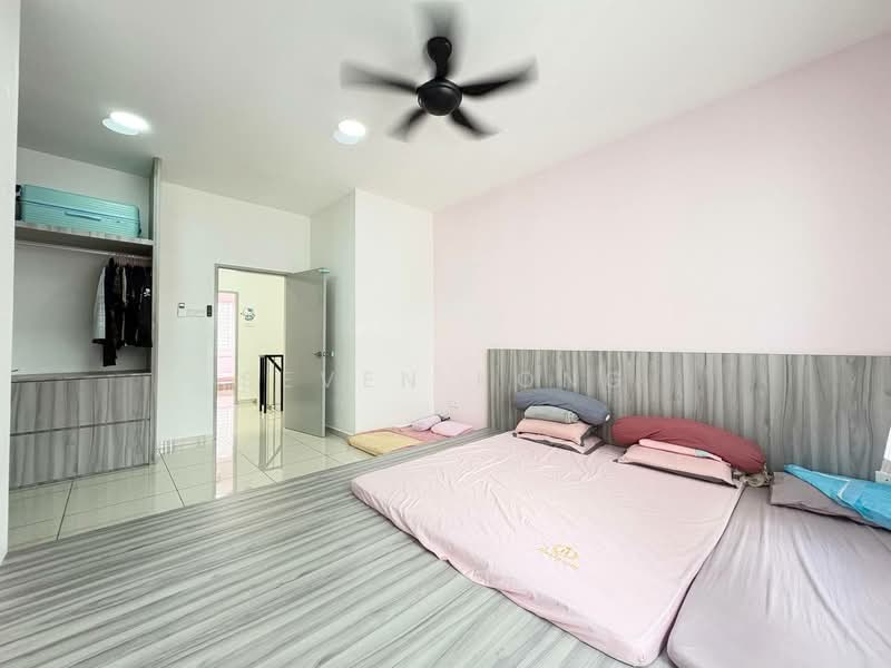 2-storey Terraced House for Sale in Austin Crest (Johor Bahru) - Seven Kong - Bedroom - PropertyGuru.com.my