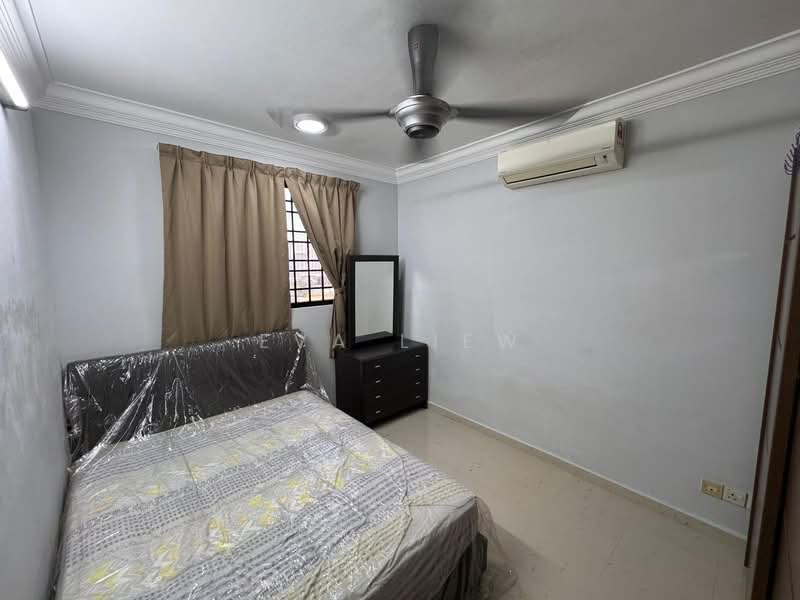 Pangsapuri untuk Dijual di Pearl Garden - Eva Liew - Bedroom - PropertyGuru.com.my
