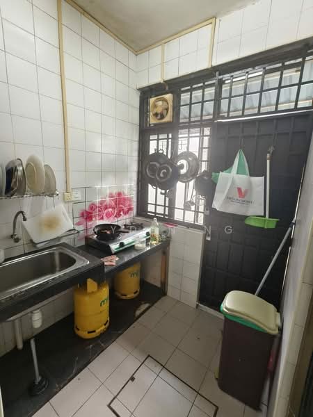 Rumah Teres 1-Tingkat untuk Dijual di Taman Molek (Johor Bahru) - Jayden Ng - Kitchen - PropertyGuru.com.my