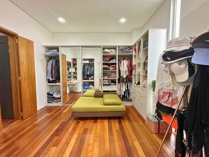 Bungalow for Rent in Ampang Jaya (Ampang) - WAYNE SHENG - Master Walk-In Closet - PropertyGuru.com.my