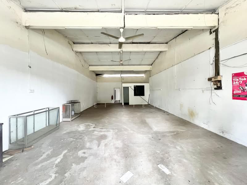 Shop for Rent in Taman Sri Kelemak (Alor Gajah) - Wei Liew - Interior - PropertyGuru.com.my
