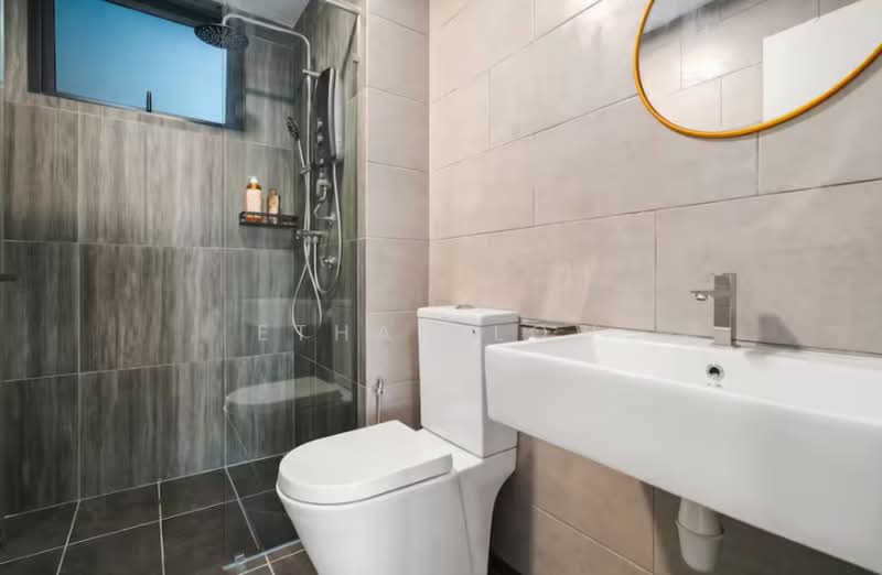 Kediaman Servis untuk Dijual di Conezion Residences - Ethan Low - Bathroom - PropertyGuru.com.my