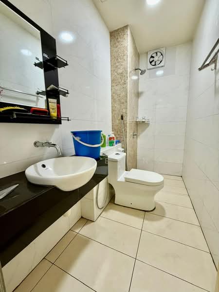 Apartment for Sale at D'Summit Residences - Jayden Ng - Bathroom - PropertyGuru.com.my