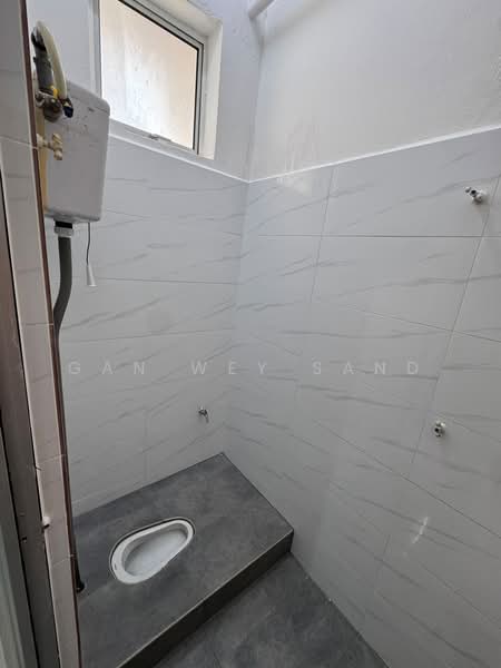 Shop for Sale in Banting (Selangor) - GAN WEY SAND - Bathroom - PropertyGuru.com.my