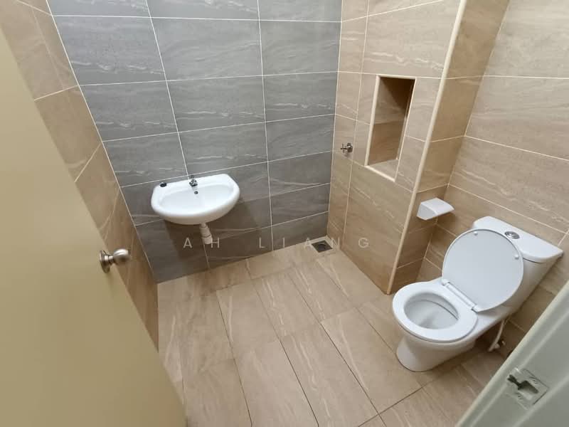Rumah Kluster untuk Dijual di Iskandar Puteri (Nusajaya) (Johor) - Ah Liang - Bathroom - PropertyGuru.com.my