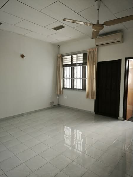 Rumah Teres untuk Dijual di Kajang (Selangor) - Teh . - Living Room - PropertyGuru.com.my