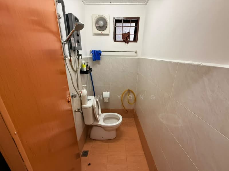 Rumah Teres untuk Disewa di Taman Selayang Utama (Selayang) - Sean Yong - Bathroom - PropertyGuru.com.my