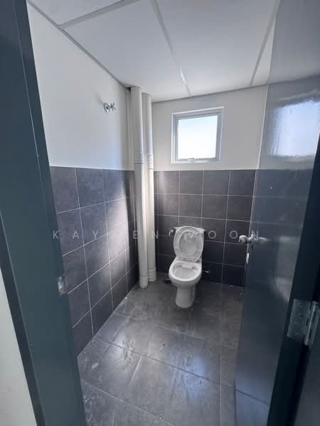 Shop for Sale in Bandar Indahpura (Kulai) - Kayden Voon - Bathroom - PropertyGuru.com.my