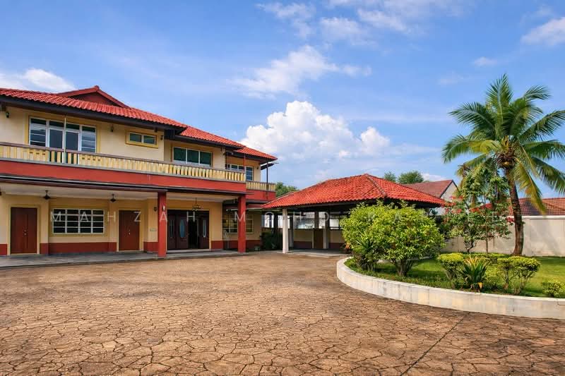 Bungalow for Sale in Country Heights (Kajang) - Mahzah Mohd Rapiee - PropertyGuru.com.my