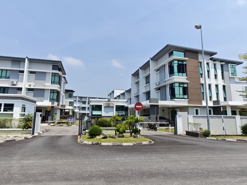 3-storey Terraced House for Sale in Moyan (Kuching) - Hunter Wee - Exterior - PropertyGuru.com.my