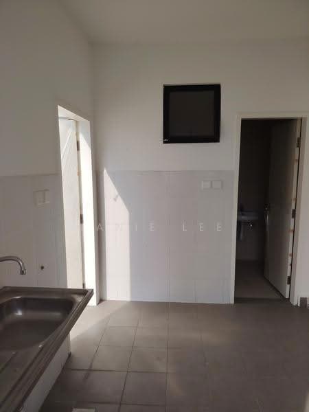 Rumah Berkembar untuk Dijual di Setia Ecohill (Semenyih) - Janie Lee - Kitchen - PropertyGuru.com.my