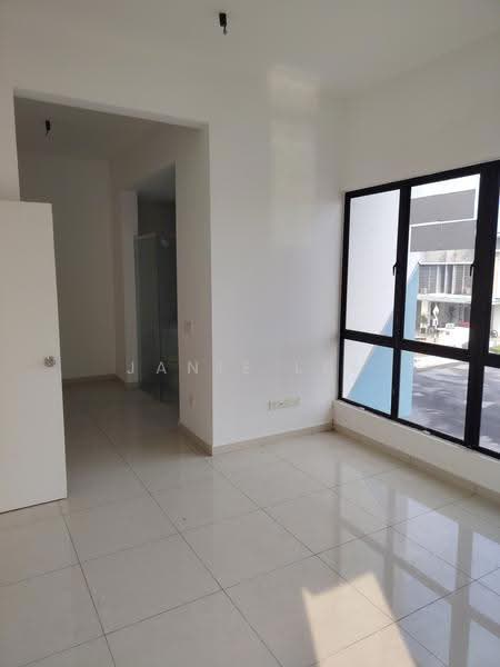 Rumah Berkembar untuk Dijual di Setia Ecohill (Semenyih) - Janie Lee - Master Bedroom - PropertyGuru.com.my
