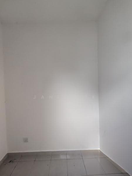 Rumah Berkembar untuk Dijual di Setia Ecohill (Semenyih) - Janie Lee - Small Store Room - PropertyGuru.com.my