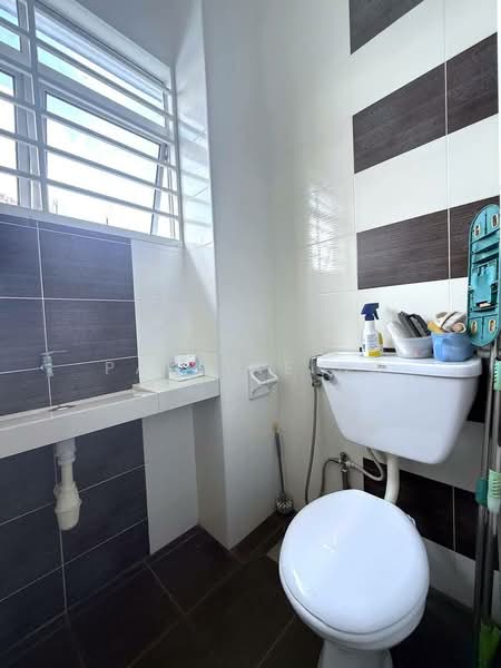 Rumah Teres 2 Tingkat untuk Dijual di Taman Setia Indah (Tebrau) - Pauline Ng - Bathroom - PropertyGuru.com.my