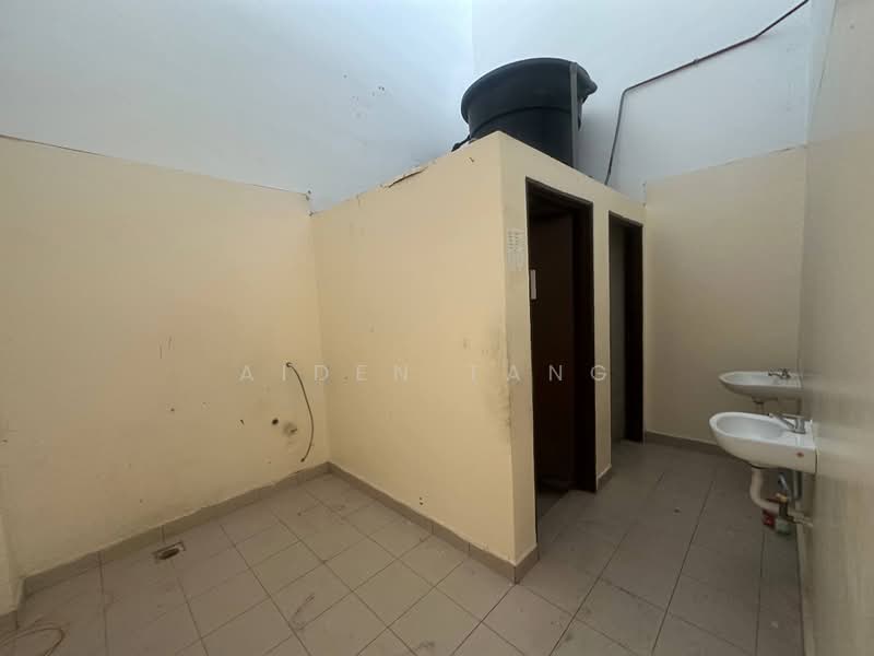 Semi-D Factory for Rent in Kempas (Johor Bahru) - Aiden Tang - Bathroom - PropertyGuru.com.my