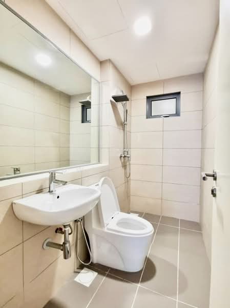 Kondominium untuk Disewa di Lakefront Residence - Luwis Ling - Bathroom - PropertyGuru.com.my