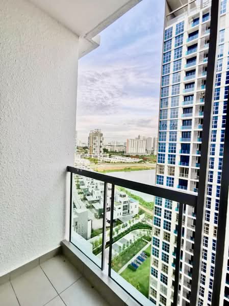 Kondominium untuk Disewa di Lakefront Residence - Luwis Ling - Balcony - PropertyGuru.com.my