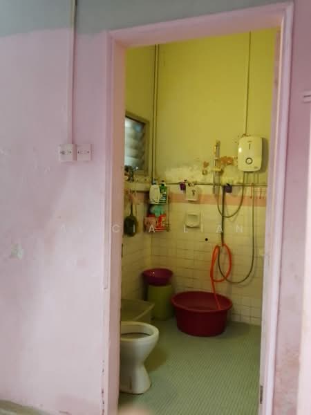 Rumah Teres 1-Tingkat untuk Dijual di Taman Sentosa (Johor Bahru) - Alicia Lian - Bathroom - PropertyGuru.com.my