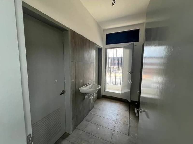 Kilang untuk Dijual di Sungai Buloh (Selangor) - Peter Liew - Bathroom - PropertyGuru.com.my